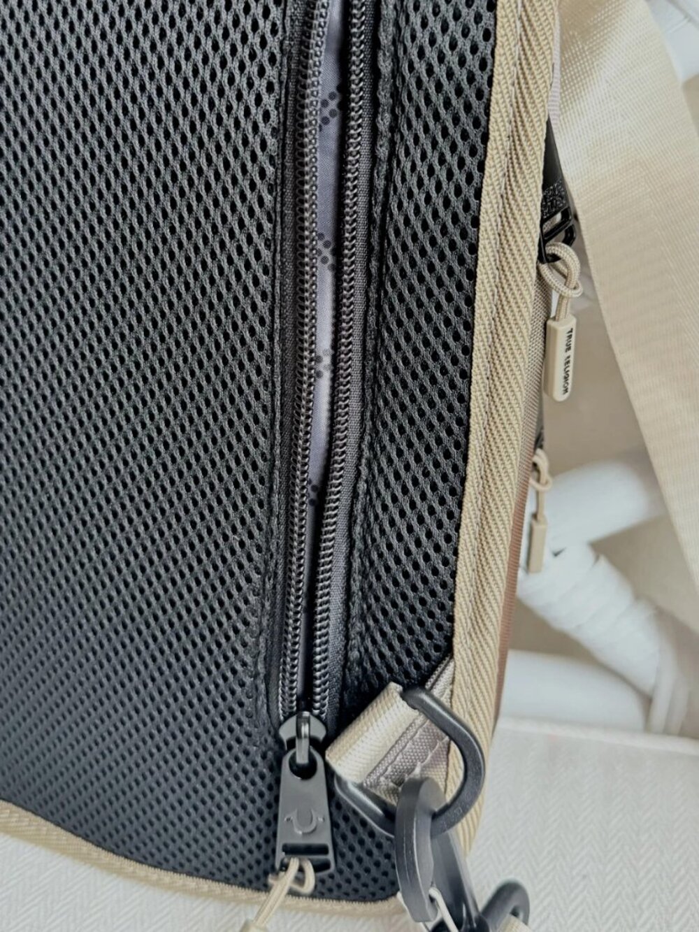 NWT True Religion Pippen Max Men's Camo Sling Bag Crossbody Travel Pack - Picture 9 of 16